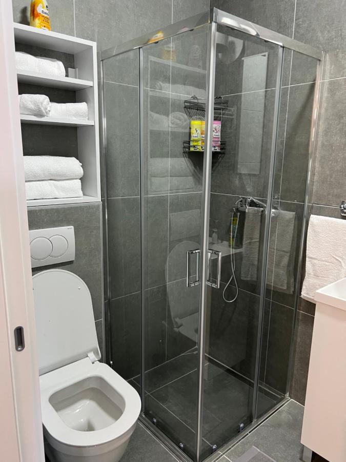 Apartment Charlie Private Parking Нови Сад Екстериор снимка